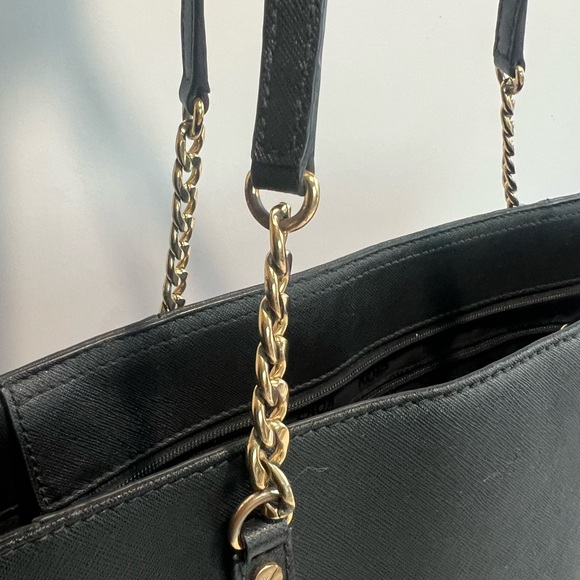 MICHAEL KORS Medium CHAIN LOGO
SHOULDER BAG - Picture 14 of 15